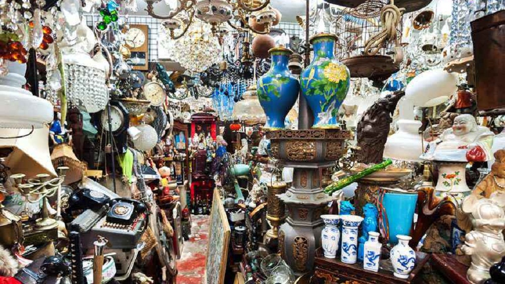 Cat Street Antique Market in Hong Kong by Travel Titli