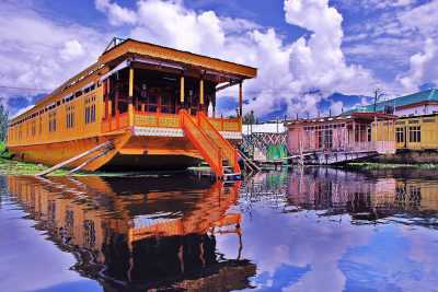 Blissful Kashmir Tour Package with Srinagar Gulmarg Pahalgam from Delhi Pune Mumbai India